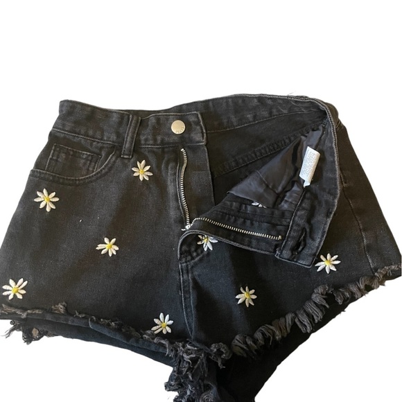 Shein Juniors Jean Shorts. Zip up. Size XS. - Picture 3 of 4